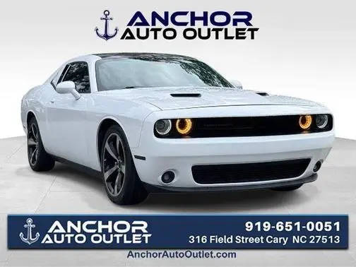 2017 Dodge Challenger SXT RWD photo