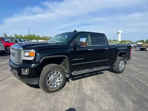2017 GMC Sierra 2500HD Denali 4WD photo