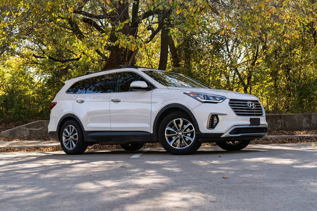 2017 Hyundai Santa Fe SE FWD photo