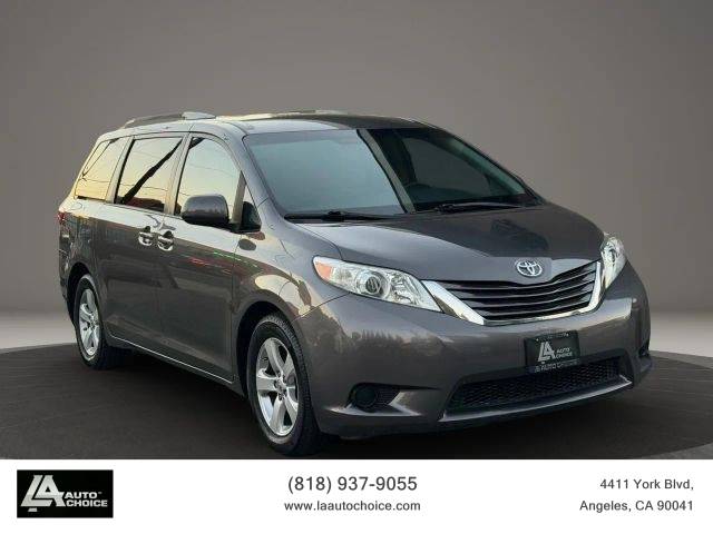 2017 Toyota Sienna LE FWD photo