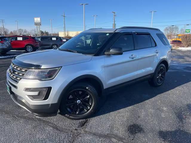 2017 Ford Explorer XLT FWD photo