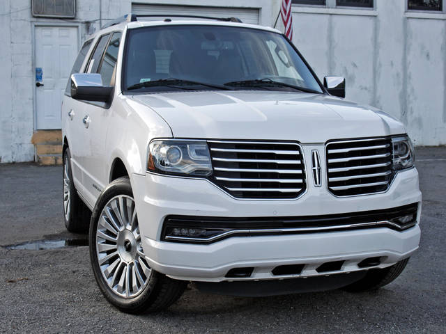 2017 Lincoln Navigator Select RWD photo