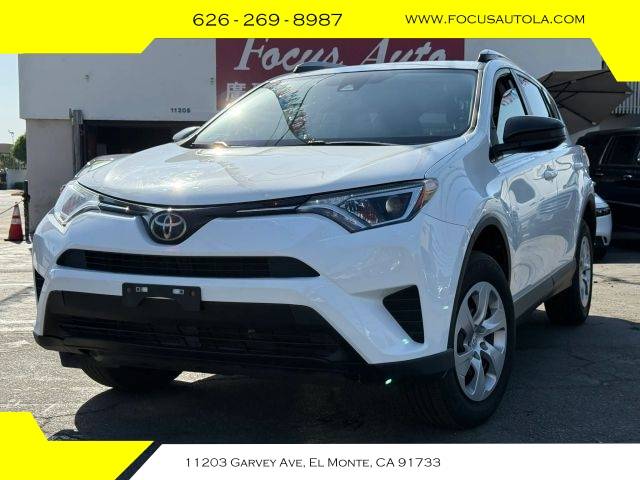 2017 Toyota RAV4 LE FWD photo