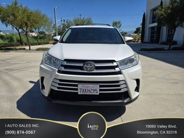 2017 Toyota Highlander LE FWD photo