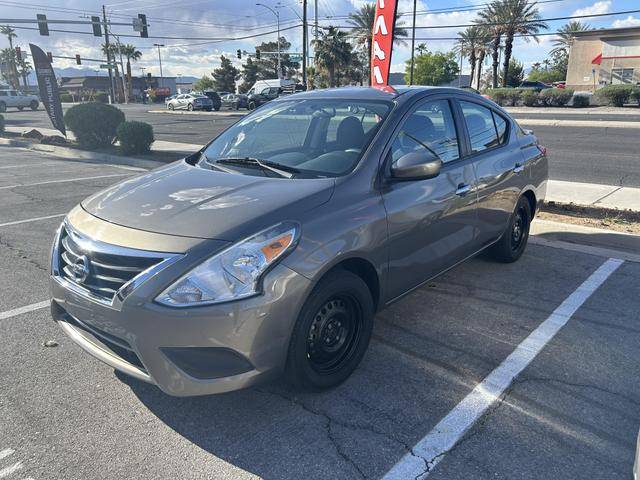 2016 Nissan Versa SV FWD photo