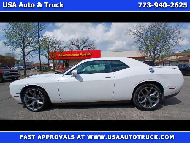 2017 Dodge Challenger SXT RWD photo