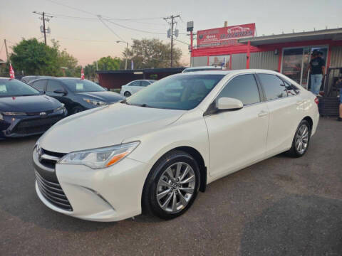 2017 Toyota Camry XLE V6 FWD photo