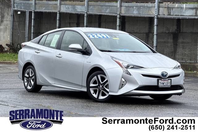 2017 Toyota Prius Three Touring FWD photo