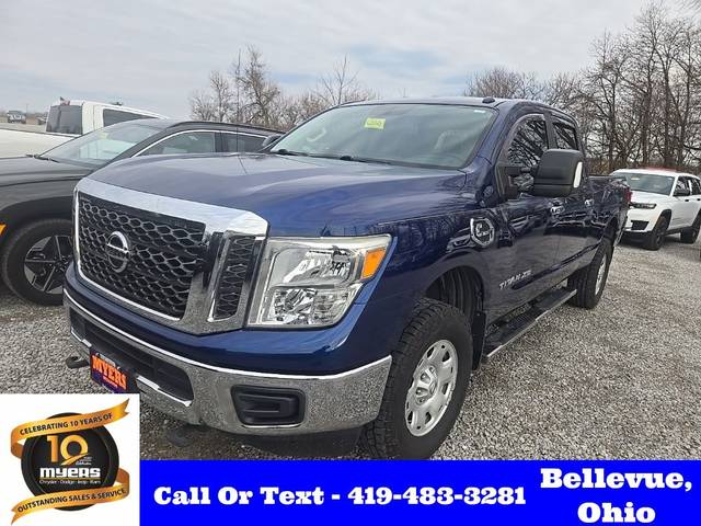 2017 Nissan Titan XD SV 4WD photo