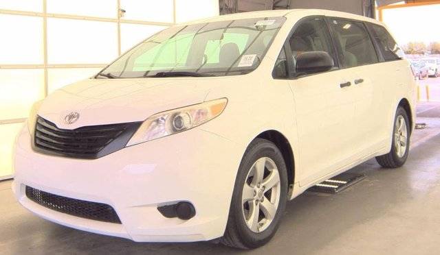 2017 Toyota Sienna L FWD photo