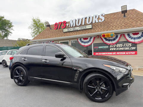 2017 Infiniti QX70 AWD photo