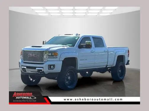 2017 GMC Sierra 2500HD Denali 4WD photo