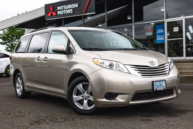 2017 Toyota Sienna LE FWD photo