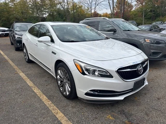 2017 Buick LaCrosse Essence FWD photo