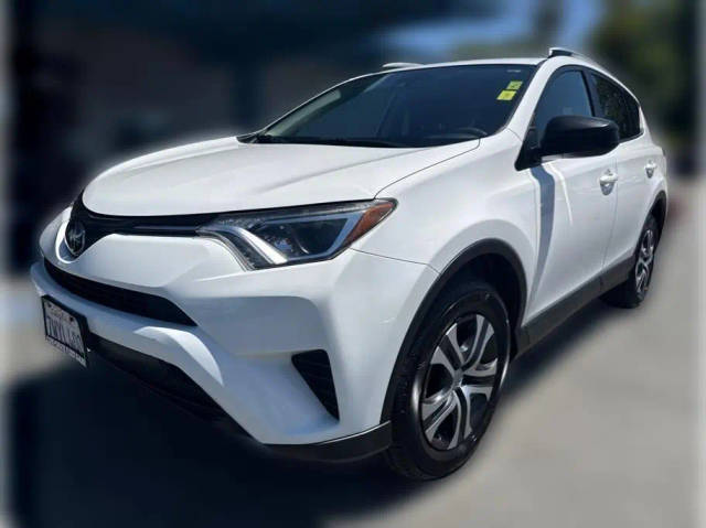 2017 Toyota RAV4 LE FWD photo