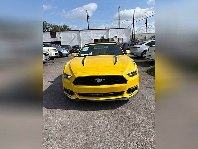 2015 Ford Mustang V6 RWD photo
