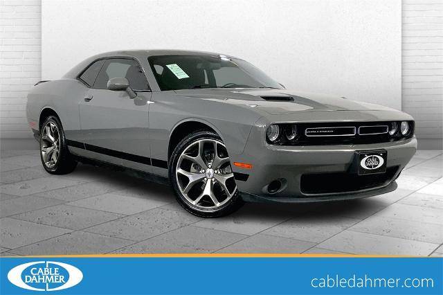 2017 Dodge Challenger SXT RWD photo