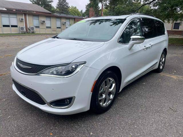 2017 Chrysler Pacifica Minivan Limited FWD photo