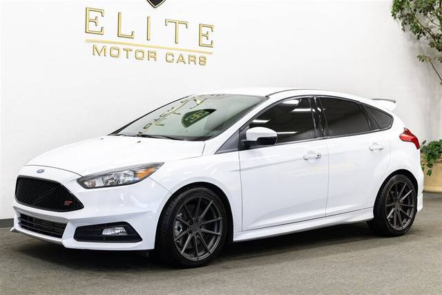 2017 Ford Focus ST FWD photo