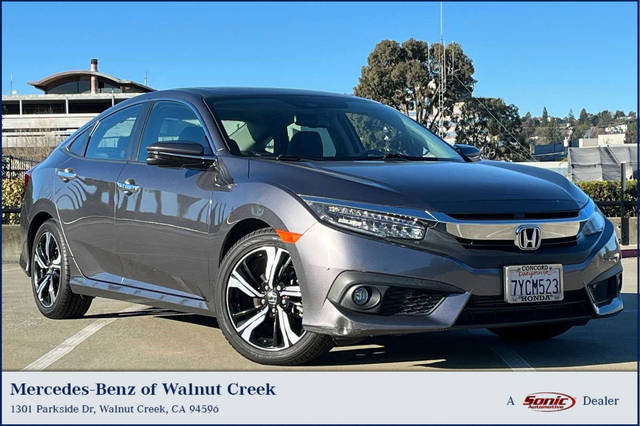 2017 Honda Civic Touring FWD photo