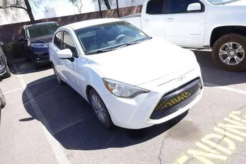 2017 Toyota Yaris FWD photo