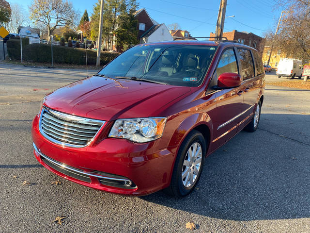 2016 Chrysler Town and Country Touring FWD photo