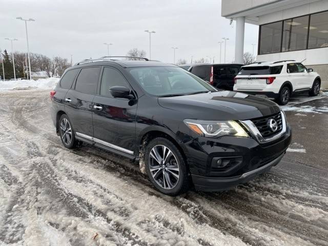 2017 Nissan Pathfinder Platinum FWD photo