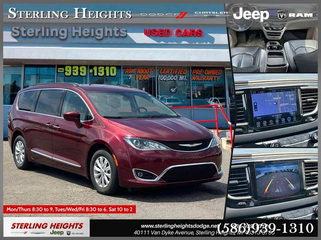 2017 Chrysler Pacifica Minivan Touring-L FWD photo