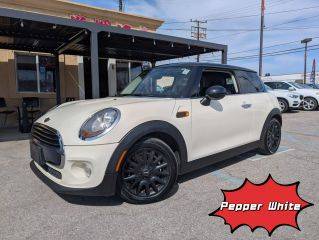 2017 MINI Hardtop 2 Door Cooper FWD photo