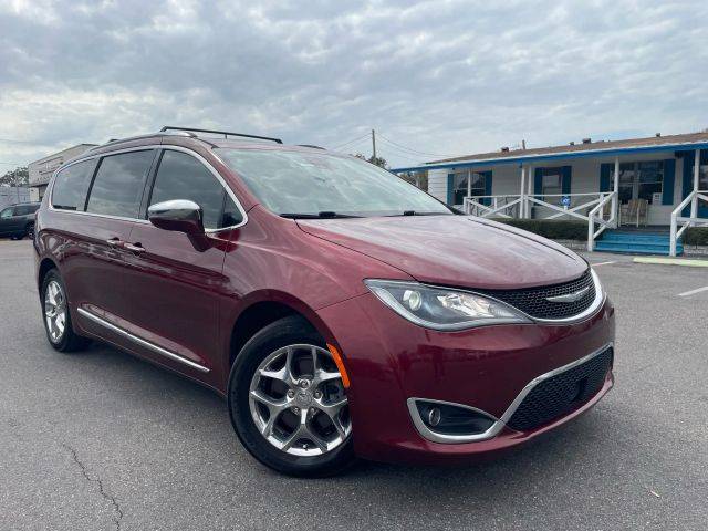 2017 Chrysler Pacifica Minivan Limited FWD photo