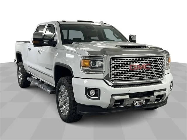 2017 GMC Sierra 2500HD Denali 4WD photo