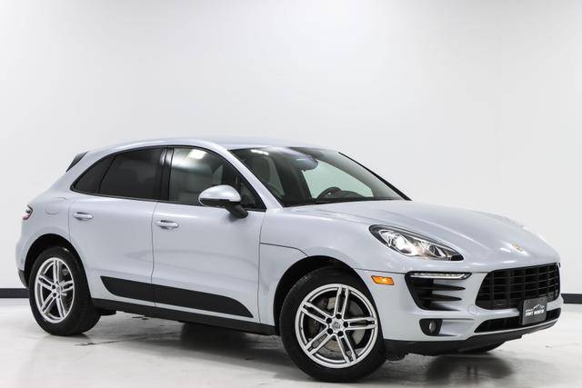 2017 Porsche Macan  AWD photo