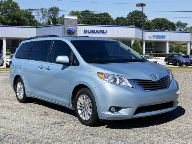 2017 Toyota Sienna XLE FWD photo