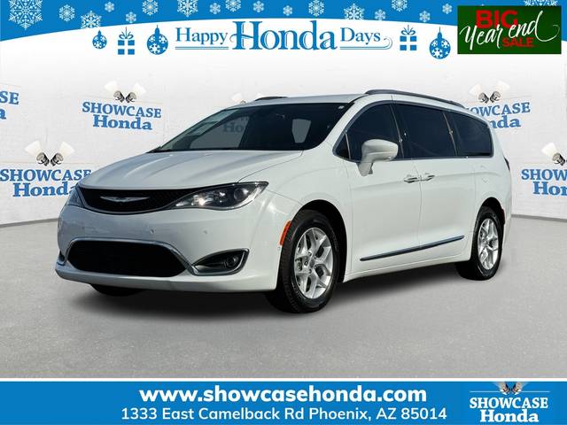 2017 Chrysler Pacifica Minivan Touring-L Plus FWD photo