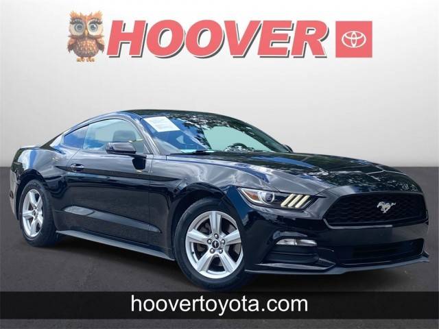 2017 Ford Mustang V6 RWD photo