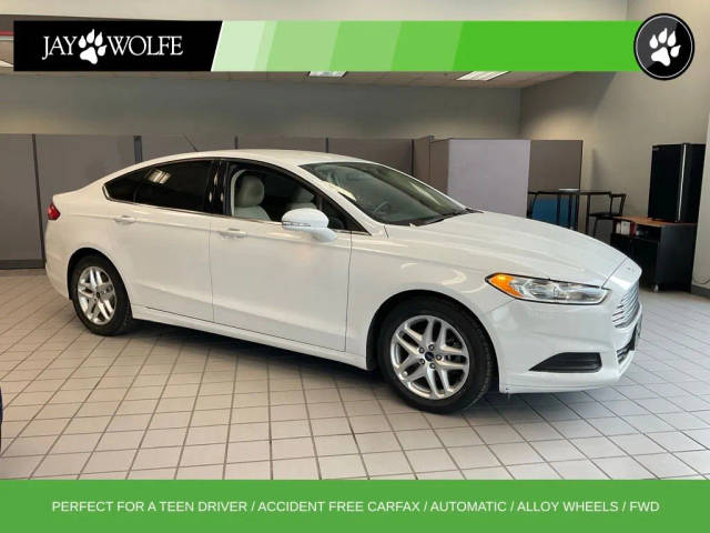 2016 Ford Fusion SE FWD photo