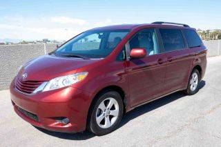 2017 Toyota Sienna LE FWD photo