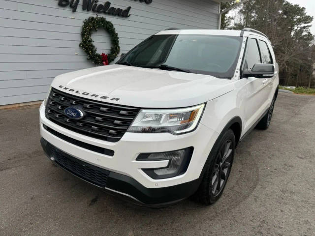2017 Ford Explorer XLT 4WD photo