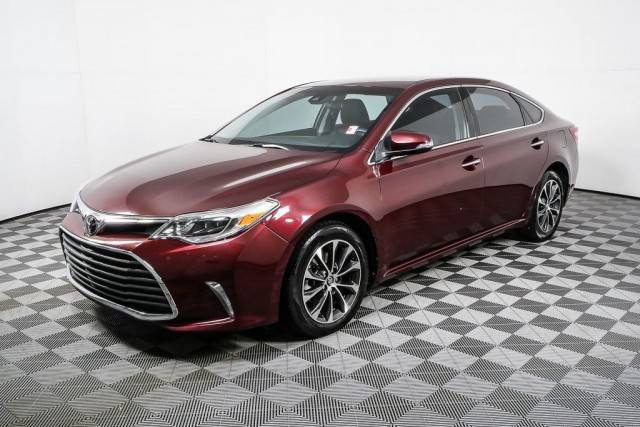 2017 Toyota Avalon XLE FWD photo