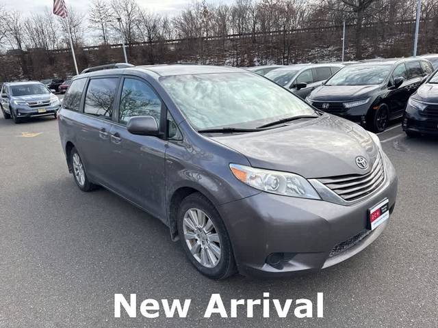 2017 Toyota Sienna LE AWD photo