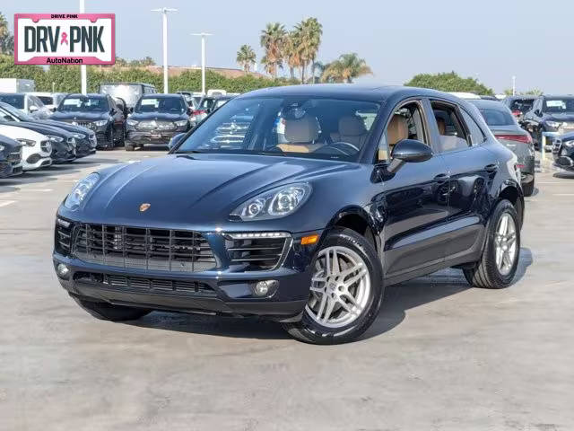 2017 Porsche Macan  AWD photo