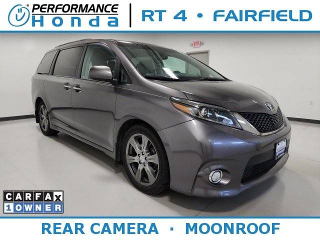 2017 Toyota Sienna SE Premium FWD photo