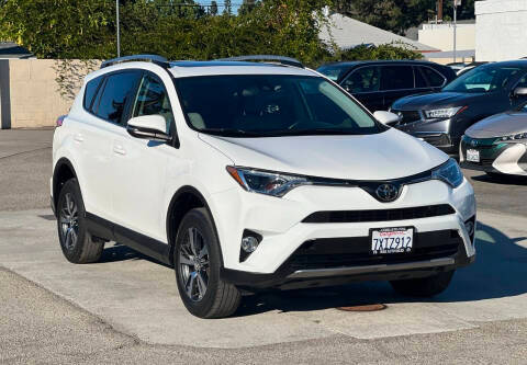 2017 Toyota RAV4 XLE FWD photo