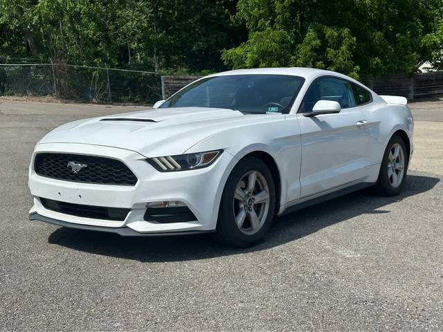 2017 Ford Mustang V6 RWD photo