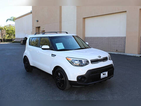 2017 Kia Soul Base FWD photo