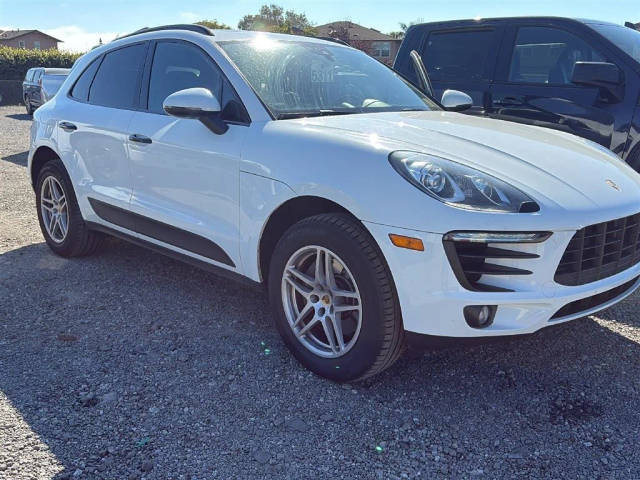 2017 Porsche Macan  AWD photo