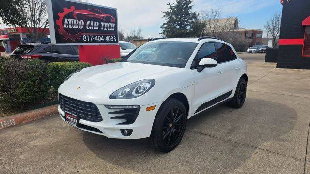 2017 Porsche Macan  AWD photo