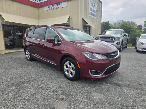 2017 Chrysler Pacifica Minivan Touring-L Plus FWD photo