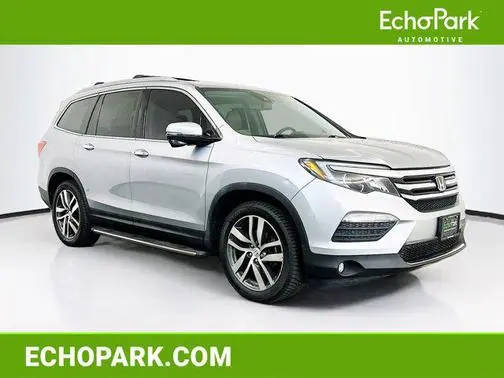 2017 Honda Pilot Touring AWD photo
