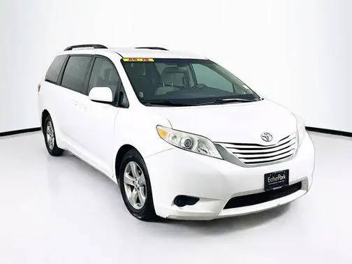 2017 Toyota Sienna LE FWD photo